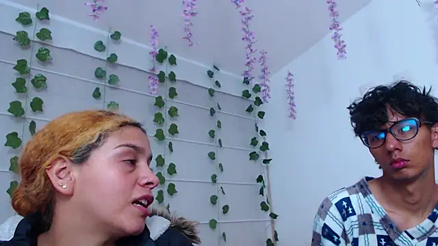 Chat +18 de Sarabubbie ao vivo