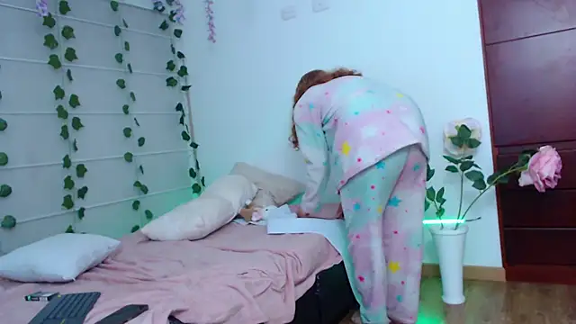 Sarabubbie Live XXX Chat