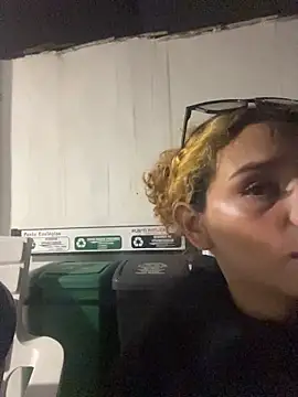 Sarabubbie live XXX chat