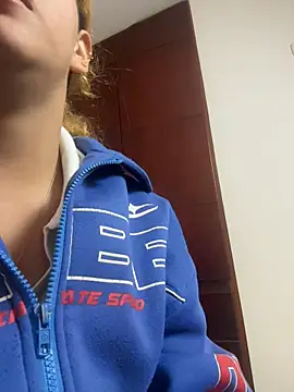Sarabubbie 现场XXX聊天