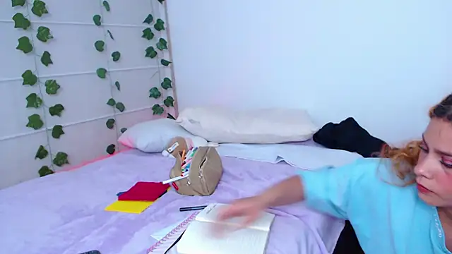 Sarabubbie's Live XXX Chat