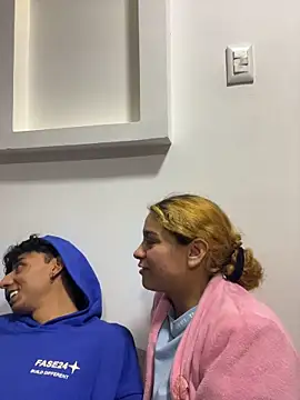 SarabubbieのライブXXXチャット