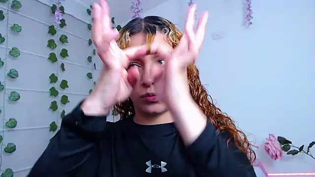 Sarabubbie Chat XXX live
