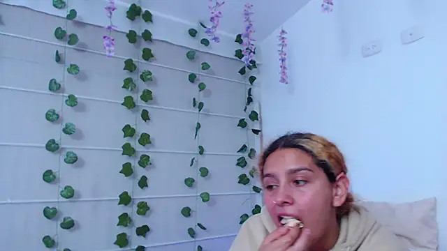 Sarabubbie's Live XXX Chat
