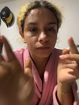 Sarabubbie's Live XXX Chat