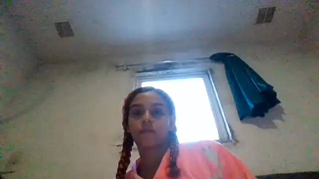 Sarabubbie's Live XXX Chat