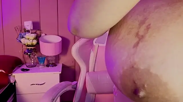 MollyBigBoobs12's Live XXX Chat