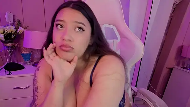 MollyBigBoobs12's Live Chat Room