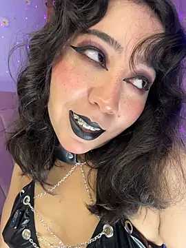 anni_ross Show in webcam