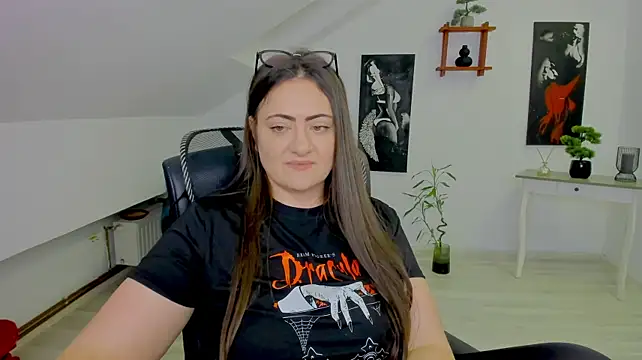 MistressDarrah's Live XXX Chat