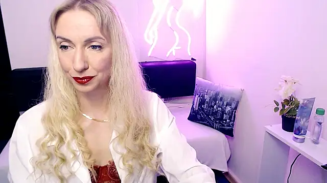 Chat XXX en directo de Cute_Smile_Shy
