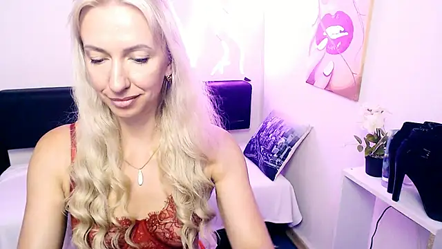 Chat XXX en directo de Cute_Smile_Shy