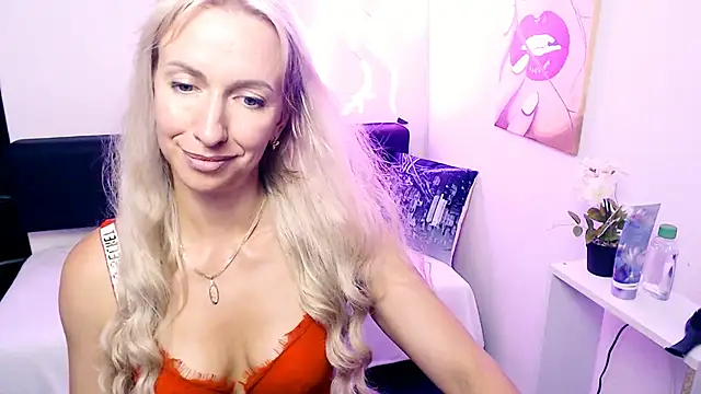 Cute_Smile_Shy Show in webcam
