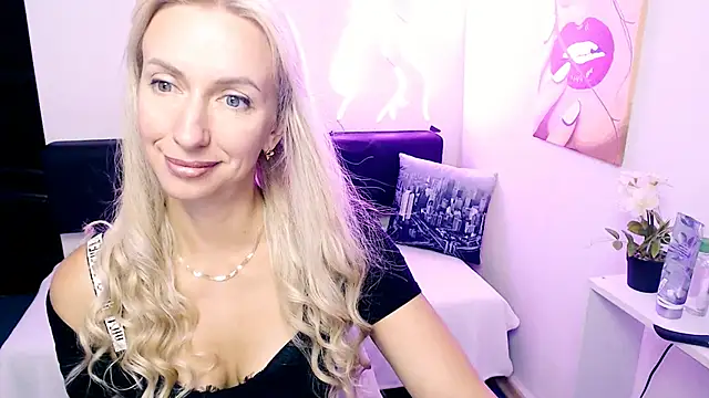 Cute_Smile_Shy Adlı Modelin Web Kamerası Şovu