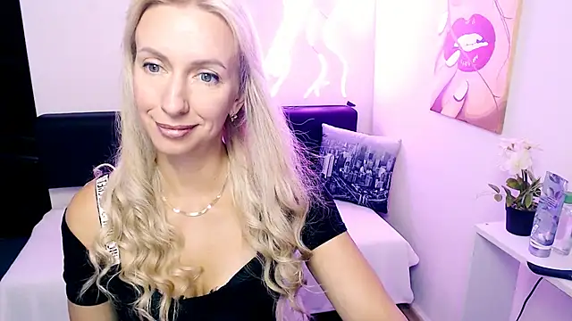 Chat XXX en directo de Cute_Smile_Shy