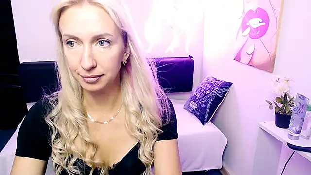 Cute_Smile_Shy Live XXX-Chat