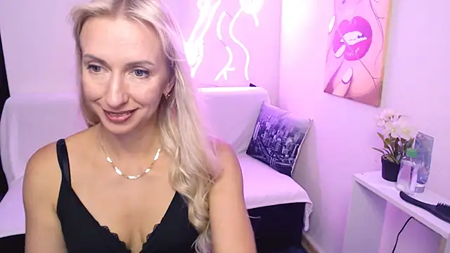 Chat XXX en directo de Cute_Smile_Shy