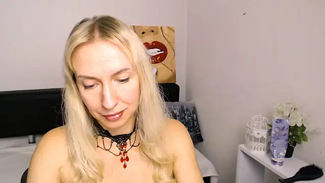 Cute_Smile_Shy Adlı Modelin Web Kamerası Şovu