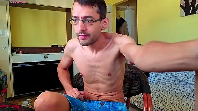Show modela HungEddy na web-kameri