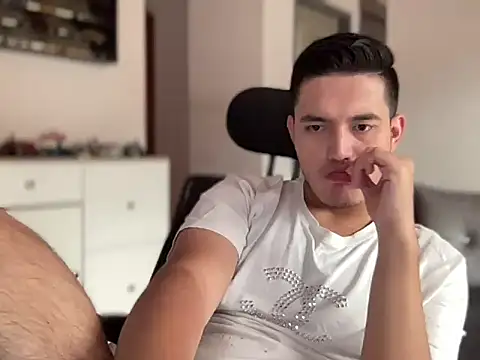 alexandergrey760886 在線直播表演