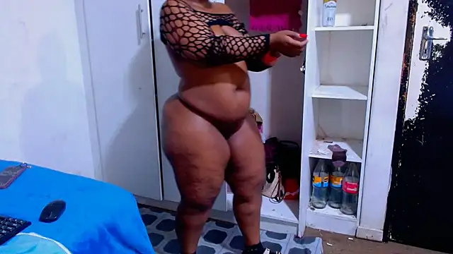 XXX chat uživo modela BigbootyNickyx