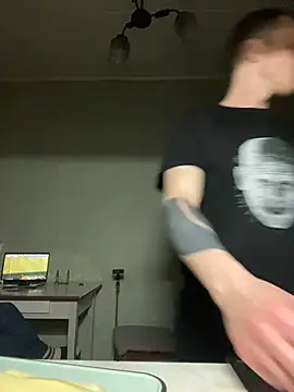 Maksiii-all's Live XXX Chat