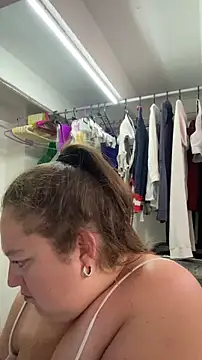 Chloee_Peach's Webcam Show