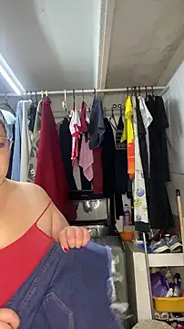 Chloee_Peach 在線直播表演