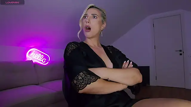 KhloeK Live XXX-Chat