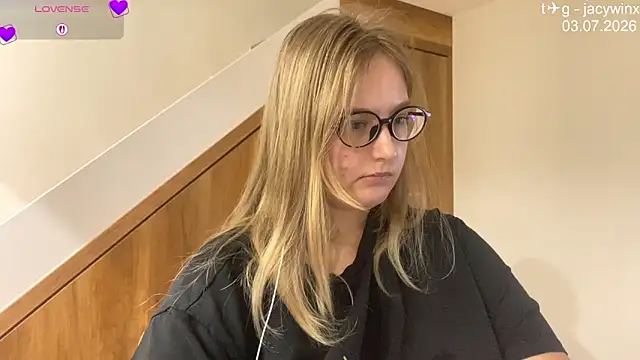 JacyWinslat Adlı Modelin Canlı XXX Sohbeti