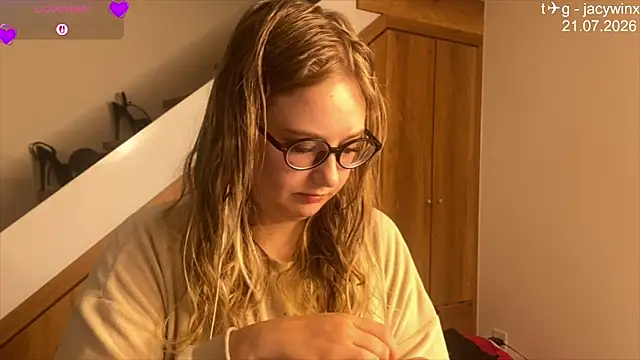 JacyWinslat Adlı Modelin Canlı XXX Sohbeti