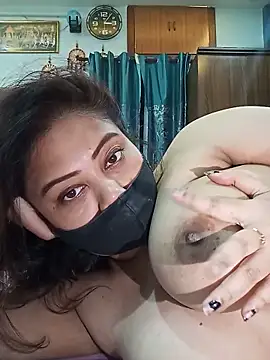 Show de Cute-mona na webcam