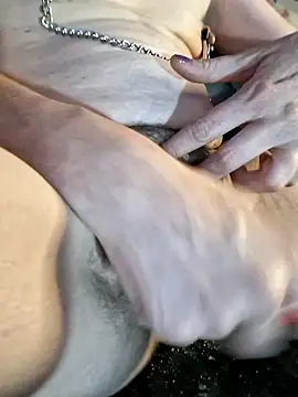 Cutebitch@xh's Webcam Show