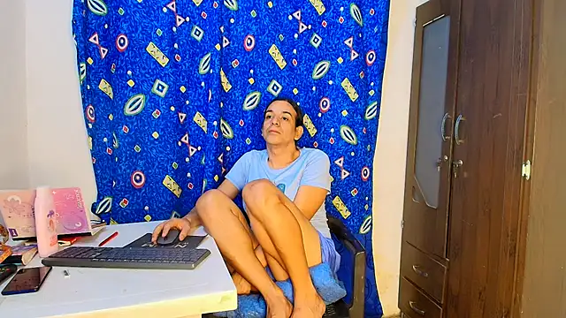 Oh_Tique Show in webcam