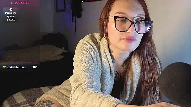 kittenlizz: διαδικτυακό σόου στην κάμερα