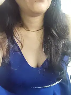 Hot-Roseeee Adlı Modelin Canlı Sohbet Odası