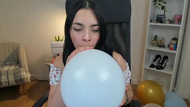 XXX chat uživo modela _BellaEvans_