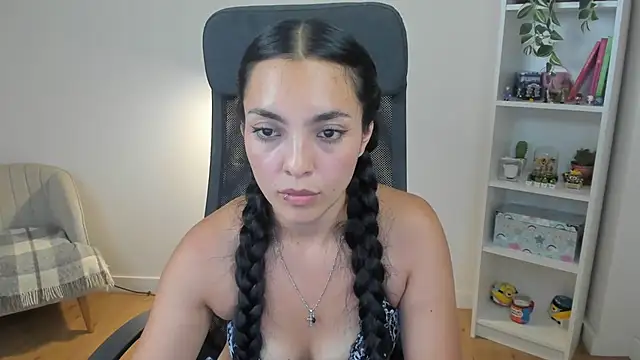 _BellaEvans_ Adlı Modelin Canlı XXX Sohbeti