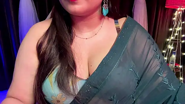 Queen_alisha Adlı Modelin Canlı XXX Sohbeti