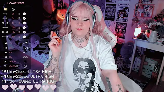 noori__hope: διαδικτυακό σόου στην κάμερα