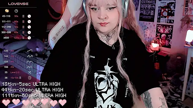 Pokazy przed kamerką – noori__hope