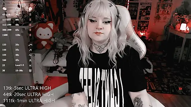 noori__hope: διαδικτυακό σόου στην κάμερα