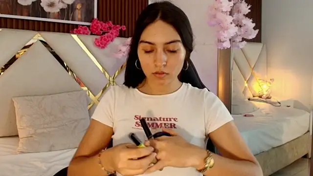 Emelie_Ch1: онлайн-секс-чат