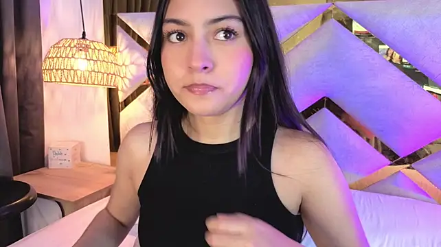 Emelie_Ch1's Webcam Show
