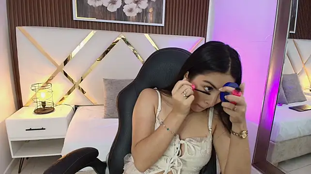 Emelie_Ch1's Webcam Show