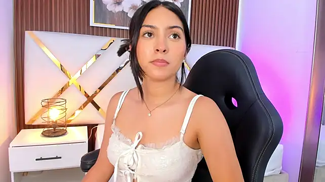 Czat XXX na żywo – Emelie_Ch1