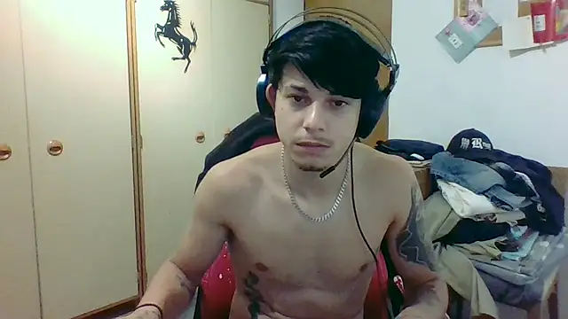 Show modela Akillas na web-kameri