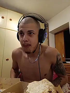 Show modela Akillas na web-kameri
