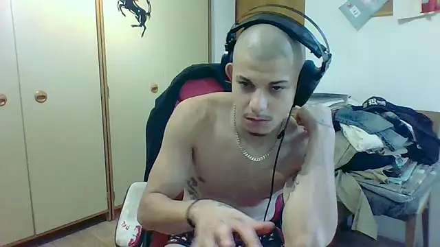 Show modela Akillas na web-kameri