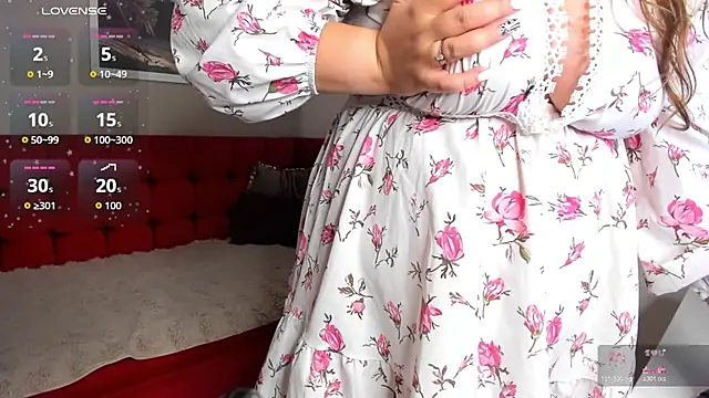 Chatroom XXX en direct de MonikaCharming